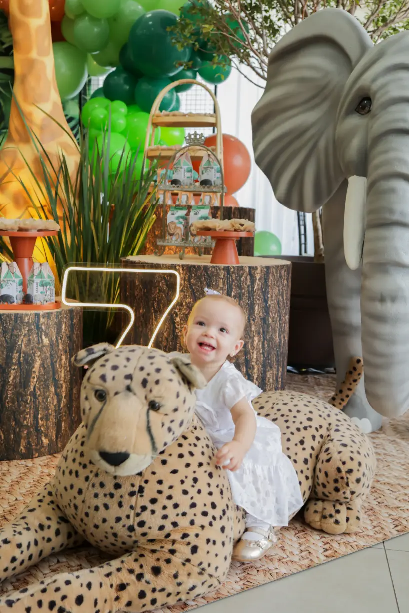 Bebê com cheetah