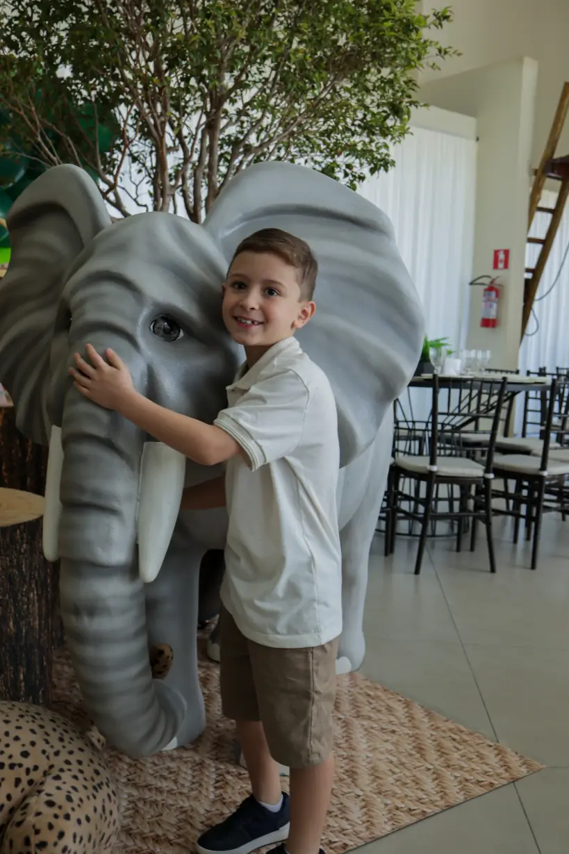 Villa Encanto — Cenário com Elefante